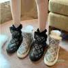 짧은 다리가있는 겨울 여성의 스노우 부츠 고품질 패션과 양털 두꺼운 솔라 야외 편안한 따뜻한 면화 신발