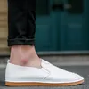 2021 Wysokiej Jakości Buty do biegania Moda Mężczyzn Kobiet Sport Czarny White Leather Designer Sneakers Outdoor Trenerzy Rozmiar 38-44 EUR 36-B31