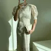 SHENGPLLAE Elegantes Spitzen-Hakenkleid für Damen, Sommer, Rundhalsausschnitt, Taille hoch, kurze Puffärmel, geteilte Kleider in der Mitte der Wade 5C439 210427
