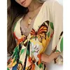 Летние сексуальные V-образные вырезывающие блузка женские рубашки мода старинные цветочные печать нерегулярные топы дамы элегантные вспышки рукава Blusa 210521