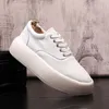 Herrparty Europa andningsbara stil skor bröllop sport manlig casual tjocksulade promenad sneakers tofflor som kör mockasins loafers x37 940 874