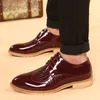 Gentleman Shoes Mäns Non-Slip Flat Designer Casual Leather Oxford Men Formell Party Slitstarkt Personlighet Kontor Business