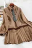 Üniversite Rüzgar Sonbahar Pileli Elbise Bayan Örgü Yelek Dışında Iki Parçalı Elbise Kısa Vintage Suit Pileli Süet Elbiseleri Kadınlar Için 210514