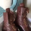 Botas rasas Interlocking Brown Biker sapatos de couro vintage com cadarço bota de combate fivela de salto baixo botas Martin tornozelo designers de luxo marca fábrica de calçados