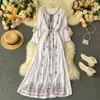 Vestido feminino Bohemian estilo étnico vestido longo 2020 verão novo bordado flor o-pescoço lacing cintura feriado praia vestido ml1011 x0521