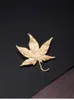 925 Sterling Silver Golden Maple Leaf Brosch För Kläder Kvinnor Mode Smycken Lyxig Elegant Presenttrycktillbehör