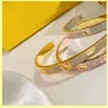 Tillbehör Bangle Designer Armband för Mens Women Full Diamond Gold Letters F Armband Gifts Luxury Love Jewelry 21090902R