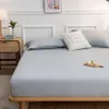 Drap de lit de style simple Protège-matelas domestique Housse anti-poussière de haute qualité Couvre-lit antidérapant (sans taie d'oreiller) Literie F0089 210420