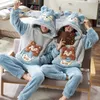 Casais Pijamas Conjuntos Mulheres Homens Inverno Engrossar Pijama Pijamas Cartoon Dinossauro Amantes Coreanos Homewear SoftWarm Pijama Hoodies 210928