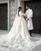 Underbara Dubai bröllopsklänningar brudklänning med långa Juliet -ärmar kapell tåg anpassad tillverkad hög hals spetsapplikation broderi slott vestidos de novia
