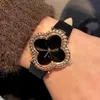 Modemarke Uhren Frauen Mädchen Blumen Stil Lederband Armbanduhr VA01