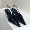 2021 Womens Shoes 밀란 2021ss 검은 색 화이트 샌들 반짝이 가죽 슬링 백 펌프가 뾰족한 고양이 하이힐을 가져야합니다.