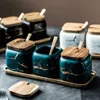 Luksusowy styl Nordic Marmurowy wzór ceramiczny Zespół przyprawowy Zestaw Drewniany Pokrywa Sól Shaker Spice Jar Akcesoria kuchenne