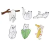 Nya djur tecknad emalj roliga lata katter med banan design brosch pins knäppas lapel corsage badge för kvinnor män barn mode smycken gåva