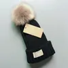 Luxury päls pom poms kid hat mode vinter hattar för barn kepsar baby solid färg designer stickade mössa