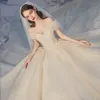 Abiti da sposa con spalle scoperte e allacciatura su tutto il vestito da ballo principessa brillante Plus Size