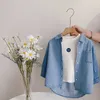 Spring Unisex Moda Dżinsowe Koszule Chłopcy i Dziewczyny Miękkie Bawełna Z Długim Rękawem Koszula Dzieci Topy 210713