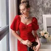 Dabuwawa Exclusive Vintage Red Bow Square Neck Sukierek Letnia Sukienka Kobiety Rękaw Puff Solidna A-Line Party Dresses Ladies Do1BDR016 210520