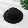 Novo clássico cor sólida feltro fedoras chapéu para homens mulheres mistura de lã artificial jazz boné aba larga simples igreja derby flat top hat5217232