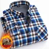 Winter Men's Plus Size Warm Shirt Plaid Business Casual Brushed Plus Velvet Thick Shirt Middle-aged Fashion All-match Loose Top G0105