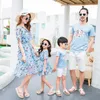 夏の家族のマッチング衣装母娘のドレスはお父さんと息子のTシャツショートパンツの休日カップル服210724