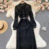 Kvinnor casual klänningar ny mode höst och vinter smal rund krage långärmad spetspaket höft svart klänning vintage kläder vestidos 2022