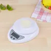 5000g / 1g Petite balance de cuisine numérique portable Balance alimentaire électronique Poids Accessoires utiles Ustensiles 210728