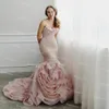 Abito da sposa a sirena rosa cipria con volant 2021 Corsetto sexy senza spalline Abiti da sposa bohémien principessa Autunno Abiti da sposa da giardino all'aperto robe soir￩e de mariage