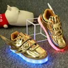 Jawaykids USB Şarj Parlayan Sneakers Çocuklar Koşu LED Kanatları Çocuklar Lights Luminous Ayakkabı Kız Erkek Moda 211022