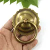 Uma foto chinesa antiga simples gaveta maçaneta da porta da mobília hardware clássico guarda-roupa armário sapato cone vintage ring8677005