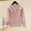 Camisas coreanas sueltas con cuello en V para mujer, blusa Vintage de manga larga para mujer, blusa de encaje con costuras acampanadas sólidas para mujer 11422 210508