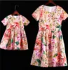 夏の家族のマッチング衣装親子ドレス母娘の花プリント半袖プリンセスドレスガール花の休日旅行服S1103