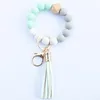 Porte-clés jonc en perles de silicone avec pompon pour les faveurs du parti des femmes, bracelet porte-clés bracelet