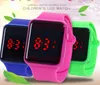Silikonowy zespół dla dzieci Zegarek LED Creative Square Dial Moda Luminous Zegarki Uczniowie Cukierki Kolorowe Jelly Elektroniczne Wristwatches