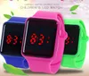 Silicone Band Childrens LED Assista Creative Square Dial Moda Luminosa Relógios Luminosos Estudantes Doces Jelly Eletrônico Digical relógios de pulso