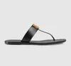 Tofflor Designer Slide Sommarsandaler Mode Män Strand Inomhus Flat Flip Flops Läder Dam Dam Skor Dam Tofflor Storlek 35-45 med låda