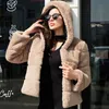 Casacos de pele sintética felpudos de alta qualidade e femininos com capuz de inverno, elegantes, grossos e quentes, jaqueta de pele falsa 211110