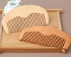 Party Favorit 300pcs / mycket graverade din logotyp Naturlig persika Träkam Handgjord Straight Pocket Trä Beard Combs Anpassad 11 * 5 * 1cm Sn4439