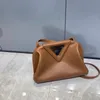 Borsoni Borsa con manico superiore a punta in vera pelle Chiusura con telaio magnetico Vera pelle bovina Spalla Hobo Borse e borsette per stilisti