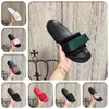 2022 Nya Kvinnor Män Slides Sommar Slippers Strand Inomhus Platt Sandaler Tofflor Hus Flip Flops med Spike Sandal Top Quality Luxury Loafers Dgdshawetg