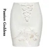 Mulheres Sexy White Pu Couro Bordado Saias Bonita Lace Up Cintura Alta Bodycon Mini Saias Festa Lápis Lápis Saias de Couro Escritório X0428