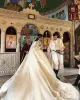 Superbes robes de mariée Dubaï Robe nuptiale avec longs manèges de la chapelle de la chapelle de château de lacerie haute du col haut sur mesure