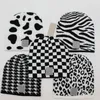 Schwarzes Schachbrett Frauen Beanie Paar Street Dance Hip Hop Check Leopardenmuster Kalthut Männer Damen Trendy warmer Wollhut Headban6235058