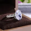 Classici anelli di zirconi cubici lucidi ovali oversize per le donne Gioielli di fidanzamento di moda Elegante anello da dito per fascia da sposa femminile