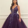 Robes de bal princesse en tulle violet foncé 2020 vente de perles bling personnalisées appliques bretelles spaghetti robes de soirée formelles P28768918