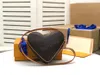 Borsa a cuore in pelle di vacchetta - Cinturino regolabile alla moda per l'uso a tracolla o a spalla - Perfetto per il gioco e l'uso quotidiano