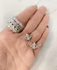 Cluster Rings Luxury 925 Sterling SILVER PAVE SETTING COMPLETO Creato Moissanite DIAMANTE ETERNITY FIDANZAMENTO MATRIMONIO PER DONNA UOMO GIOIELLI