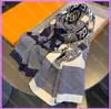 Nieuwe 2021 luxe designer sjaal print letters vrouwen sjaals kasjmier gebreide lange handdoek heren straat mode sjaals hoge kwaliteit D2110194F