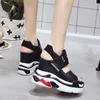 Drop Sommer Frauen Plattform Keil Sandalen Turnschuhe Schwarz Weiß High Heels Offene spitze Dicke Sohle Creepers