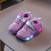 LED Lysande Barnskor För Pojkar Tjejer Ljus Barn Lysande Baby Sneakers Mesh Sport Boy Girl Led Light Shoes G1025